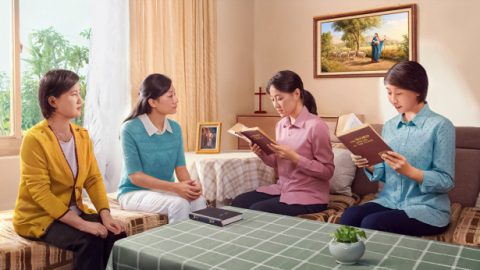 Sabi mo nagbalik na ang Panginoong Jesus, kung gayo’y bakit hindi pa namin Siya nakikita? Kailangan muna namin Siyang makita bago kami maniwala at wala kaming tiwala sa sabi-sabi lang. Kung hindi pa namin Siya nakikita, ibig sabihin ay hindi pa Siya nakakabalik; maniniwala ako kapag nakita ko Siya. Sabi mo nagbalik na ang Panginoong Jesus, kung gayo’y nasaan Siya ngayon? Anong gawain ang ginagawa Niya? Anong mga salita ang nasabi na ng Panginoon? Maniniwala ako kapag nalinaw mo na ang mga bagay na ito sa pamamagitan ng pagpapatotoo.