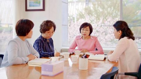 Paglaya Mula sa Bitag ng Usap-usapan