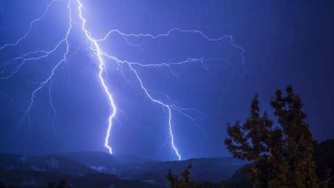 Ang pagpapakilala sa isang tunay na Diyos bilang “ang Diyos sa Tatlong Katauhan” ay pagkalaban at paglapastangan sa Diyos.